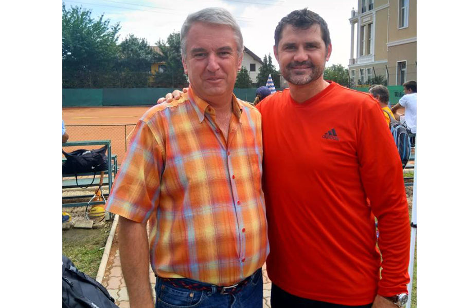 Antrenori CS Livone pe terenul de tenis
